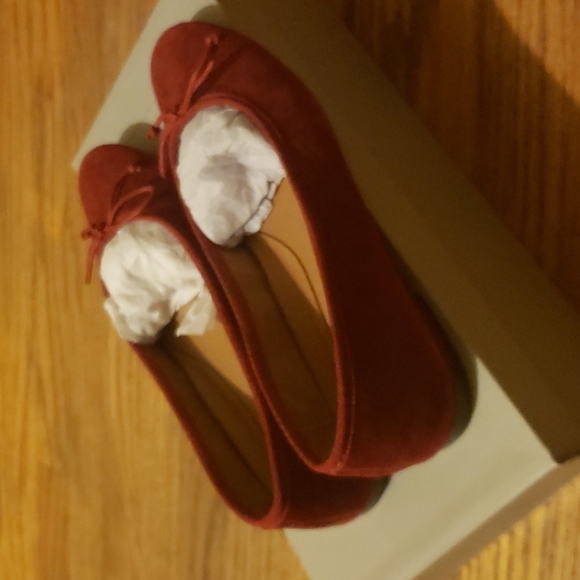 Aerosoles Red Burgundy Suede Flats Size 6.5 - Picture 2 of 6